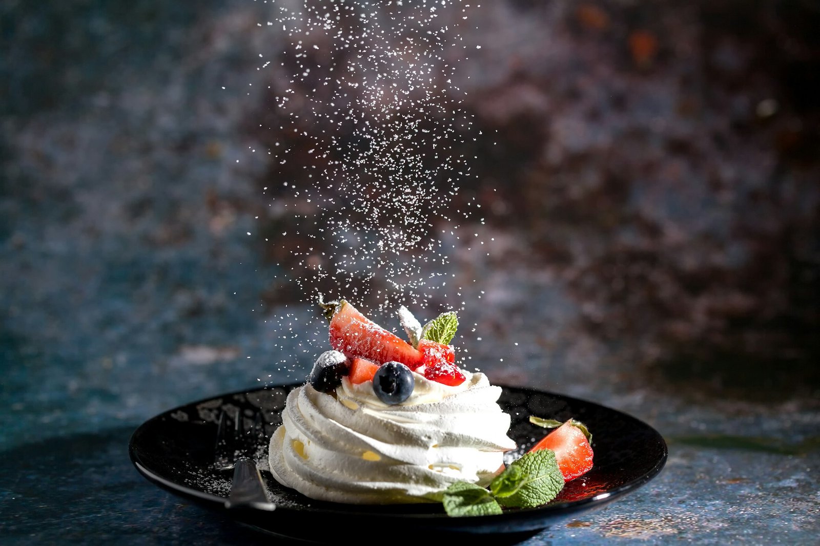 Powdered sugar decorates Pavlova's dessert
